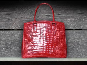 The Amaryllis bag is available in both crocodile and marine crocodile at the Donna Elissa showroom in Milan. Size: 33 x 29 x 14 (L x H x D)