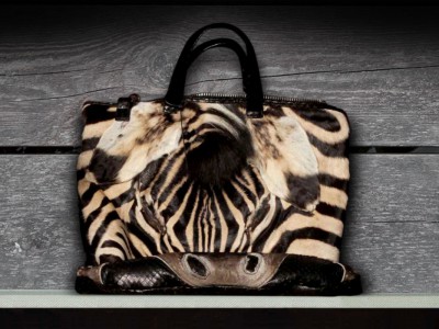 The exclusive Narcissus, in zebra skin, can embellish any look. Come and visit us at the Donna Elissa showroom in Milan. Size: 43 x 46 x 3 (L x H x D)